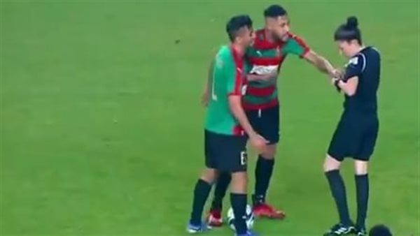 الامارات | تصرف مثير للجزائري يوسف بلايلي تجاه الحكمة غادة.. فيديو