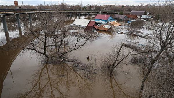 تضرر أكثر من 15 ألف مبنى سكني في روسيا من الفيضانات