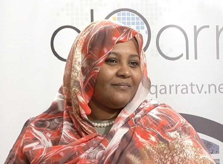 شاهد بالفيديو.. سودانيون في فرنسا يحاصرون مريم الصادق المهدي ويهتفون في وجهها بعد خروجها من مؤتمر باريس والقيادية بحزب الأمة ترد عليهم: (والله ما بعتكم)