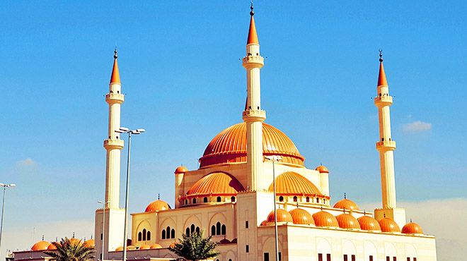 شاهد بالفيديو.. بشريات عودة الحياة لطبيعتها في أم درمان.. افتتاح مسجد جديد بأحد أحياء أم در العريقة والمئات من المواطنين يصلون فيه صلاة الجمعة