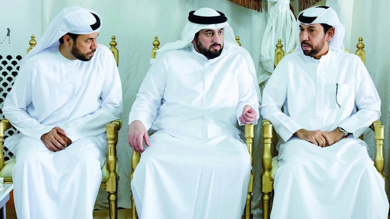 الامارات | أحمد بن محمد يقدّم واجب العزاء في زوجة أحمد الشنقيطي