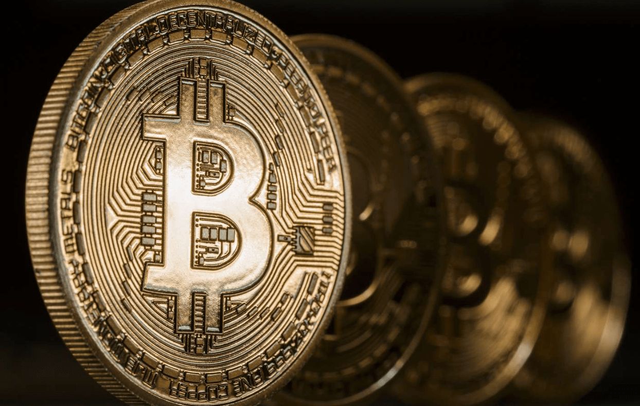 في يوم حدث انقسام مكافأة تعدين البيتكوين: سعر البيتكوين يقترب من مستوى 64 ألف دولار