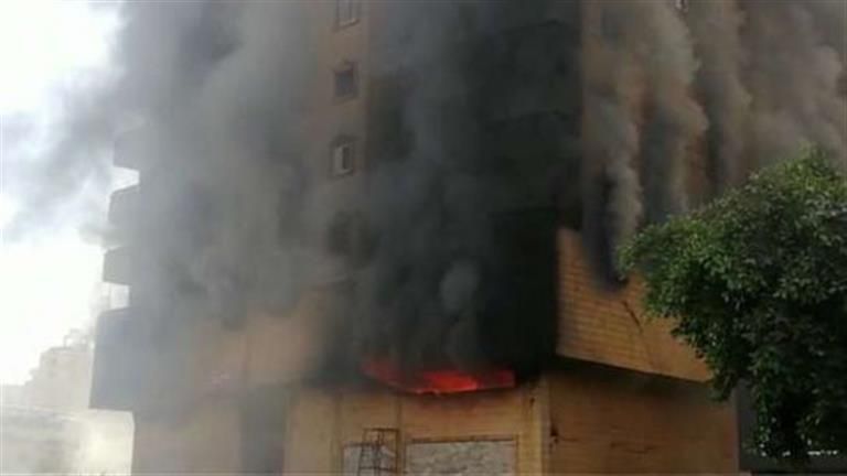 حريق داخل شقة أمام مطعم بأرض اللواء