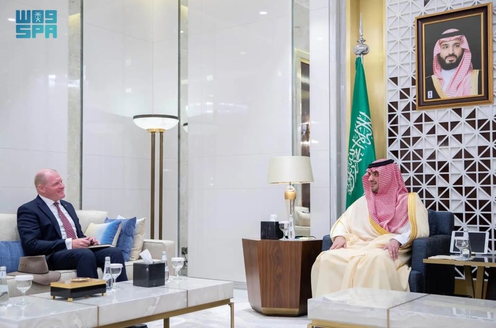 وزير الداخلية يبحث الموضوعات المشتركة مع سفيري أستراليا وزامبيا