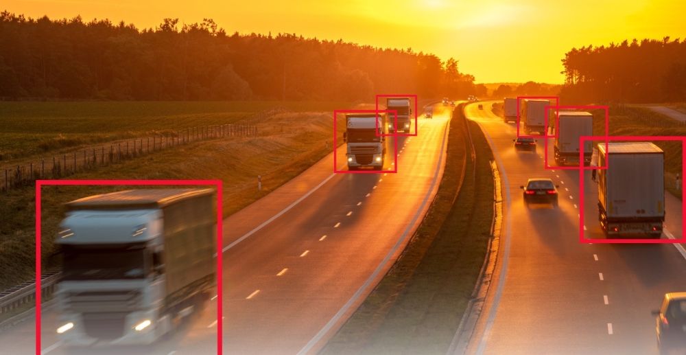 "النقل": بدء تطبيق الرصد الآلي لمخالفات الشاحنات والحافلات