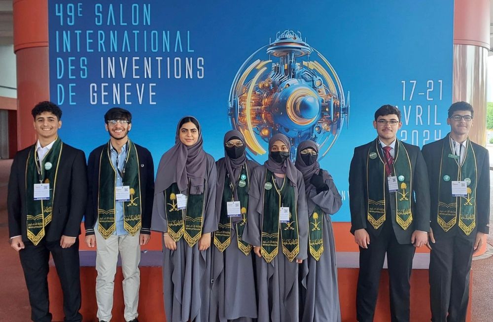 طالبة في الثانوية 47 بجدة تحصد "برونزية" معرض جنيف للاختراعات