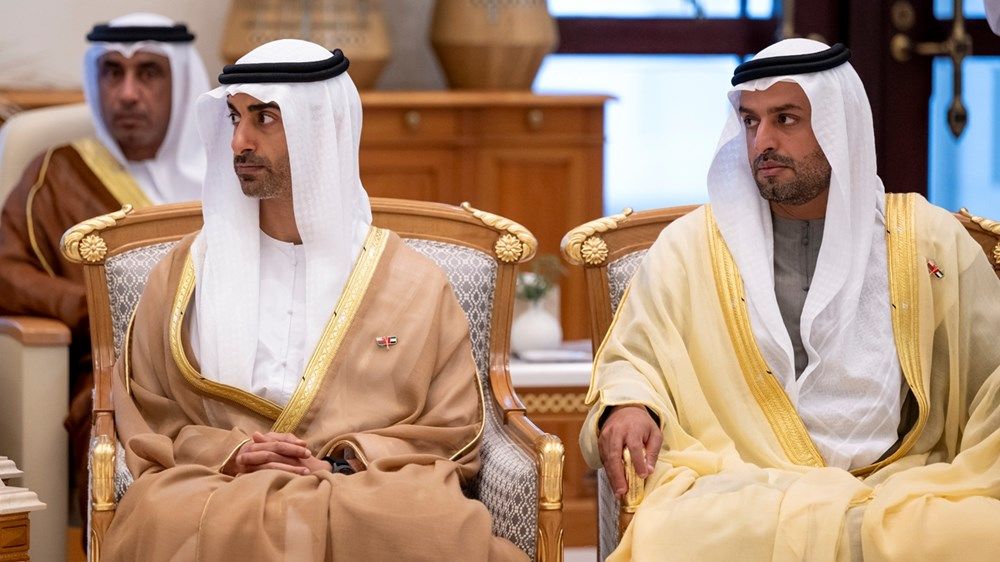 رئيس الدولة وسلطان عمان يبحثان تعزيز العلاقات الأخوية والتطورات في المنطقة