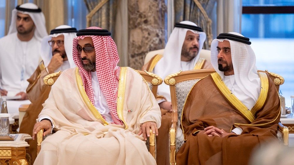 رئيس الدولة وسلطان عمان يبحثان تعزيز العلاقات الأخوية والتطورات في المنطقة