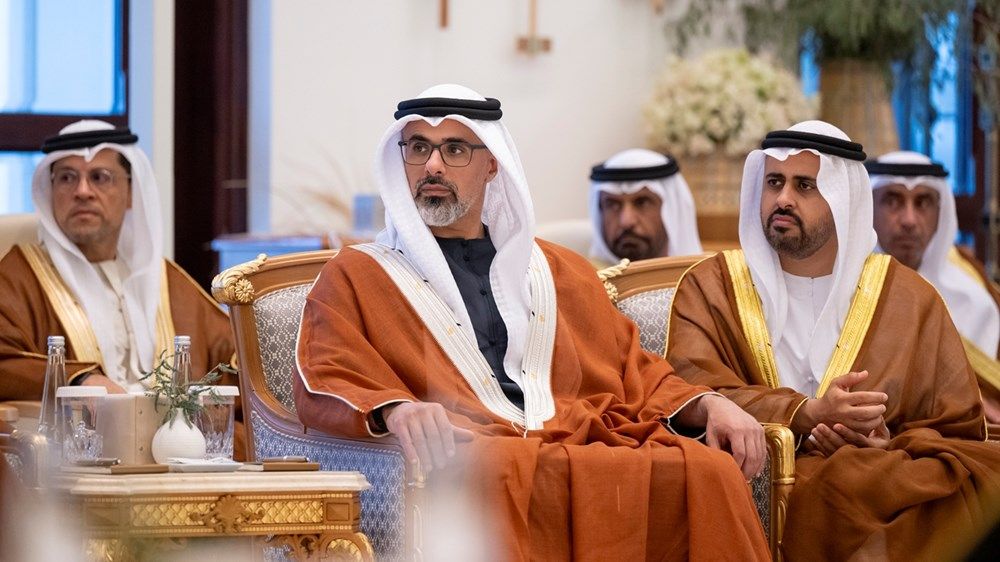 رئيس الدولة وسلطان عمان يبحثان تعزيز العلاقات الأخوية والتطورات في المنطقة