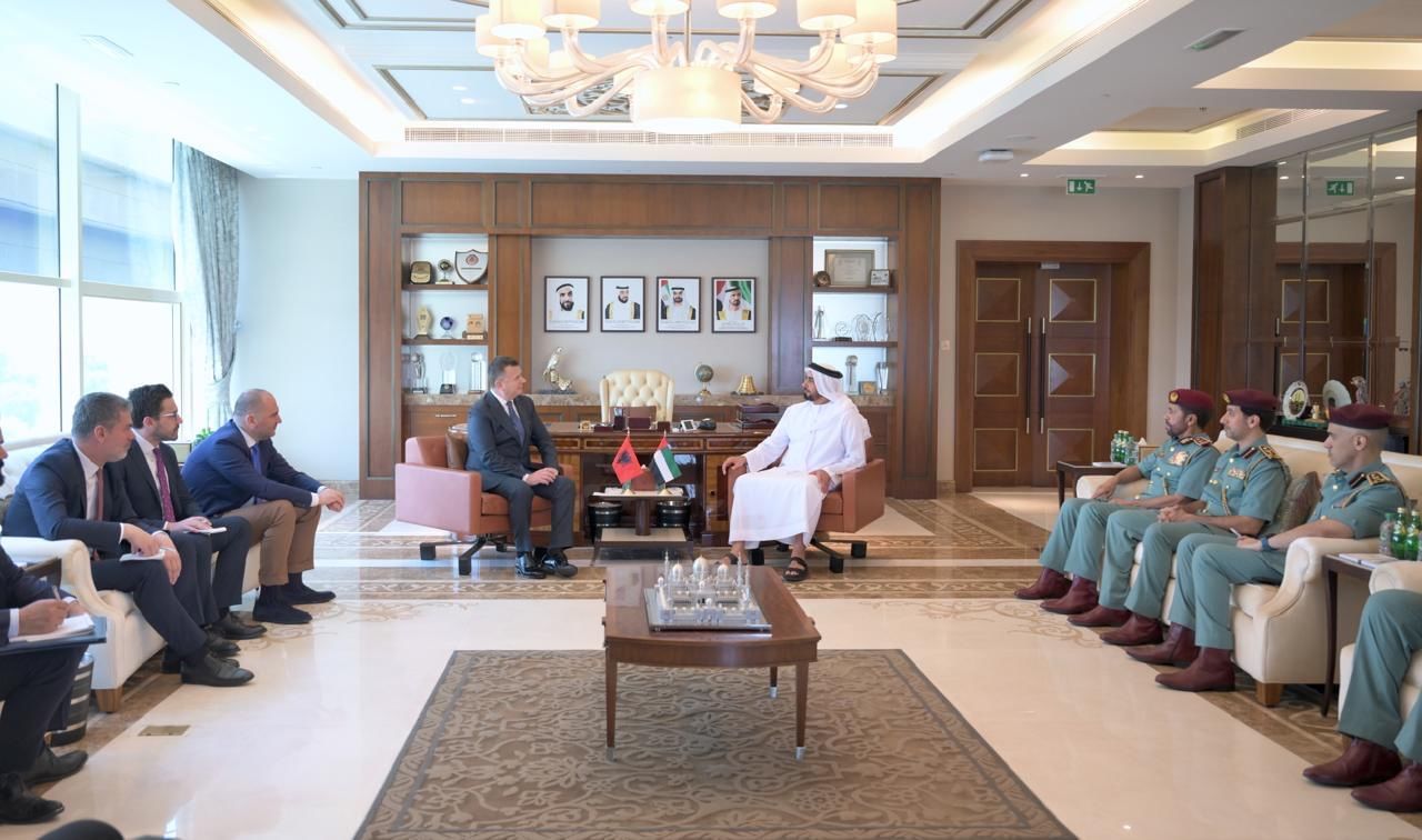 الخليج اليوم .. سيف بن زايد يلتقي وزير الداخلية الألباني