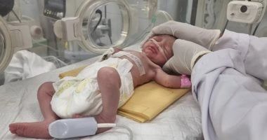 كيف أنقذ أطباء غزة صابرين بعد ولادة قيصرية لأمها الشهيدة؟.. صور