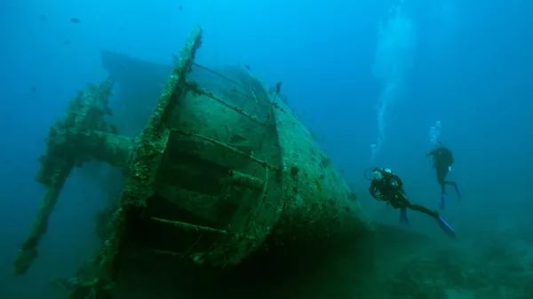 الامارات | البحث عن سفينة غارقة  تحمل ذهباً قيمته 4 مليارات إسترليني