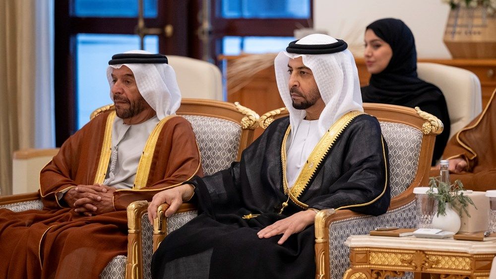 رئيس الدولة وسلطان عمان يبحثان تعزيز العلاقات الأخوية والتطورات في المنطقة