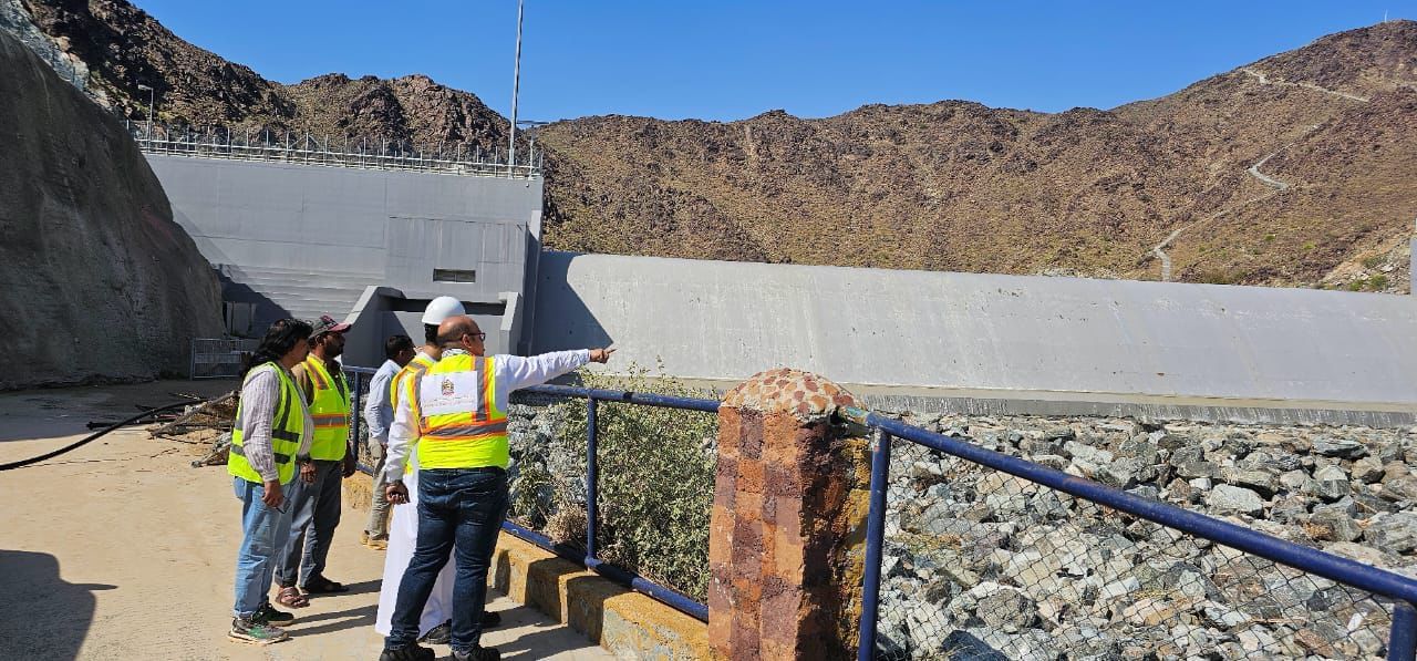 الخليج اليوم .. "الطاقة والبنية والتحتية ": الإمارات أثبتت كفاءة وتميزاً في تعاملها مع الحالة الجوية غير المسبوقة