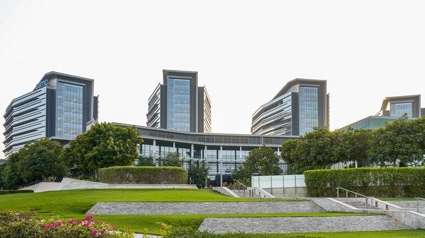 فريق مدينة الشيخ شخبوط الطبية يزيل ورما يزن 30.5 كغم