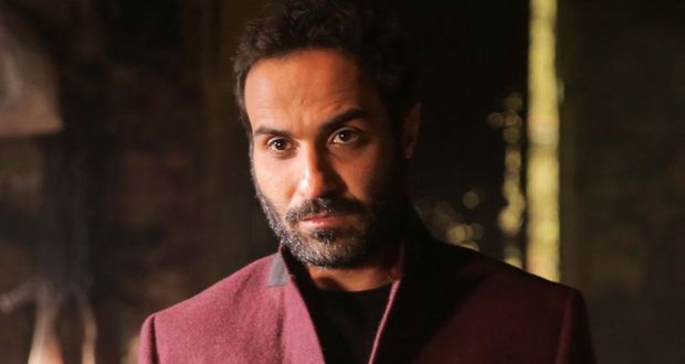 أحمد فهمي بفيديو طريف في الطائرة.. شاهدوا ما فعله