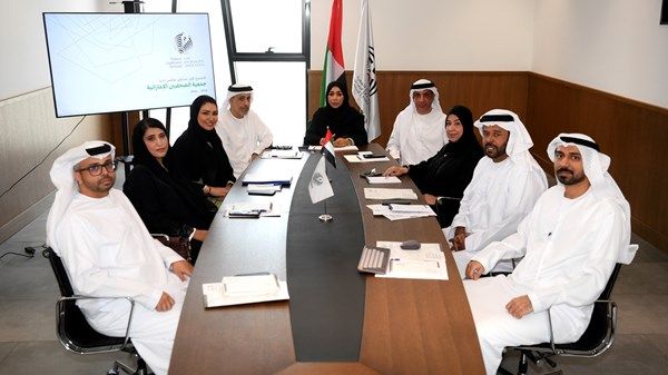 فضيلة المعيني أول امرأة تترأس جمعية الصحفيين الإماراتية