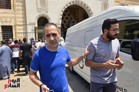 أحمد السعدني ومحمد محمود عبد العزيز في جنازة المخرج عصام الشماع
