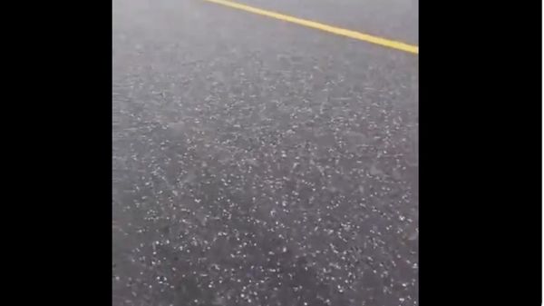 فيديو.. أمطار غزيرة وبرَد على مناطق مختلفة من الدولة