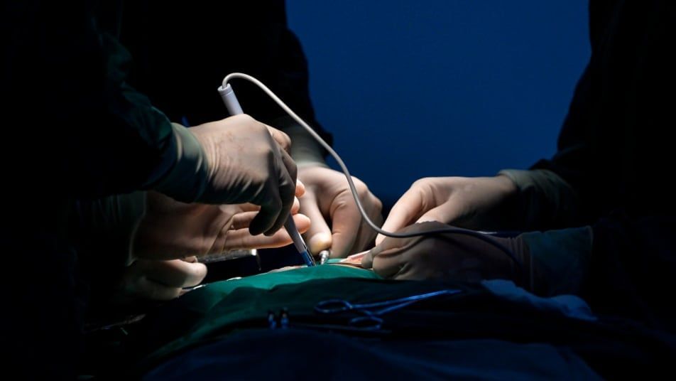 الامارات | إصابة 3 سيدات بـ"الإيدز" بعد عمليات تجميل في مركز غير مرخص