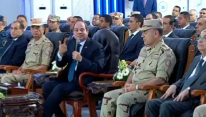 الامارات | السيسي للمصريين: "ليه كلكم تدخلوا ولادكم آداب وتجارة وحقوق .. هيطلع يشتغل إيه؟"