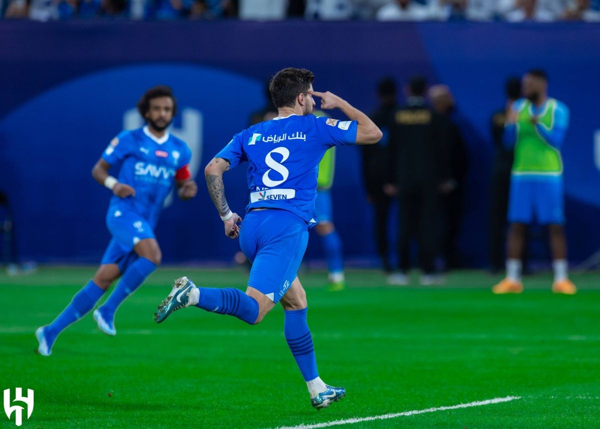 هل يدفع الهلال ضريبة موسمه التاريخي؟