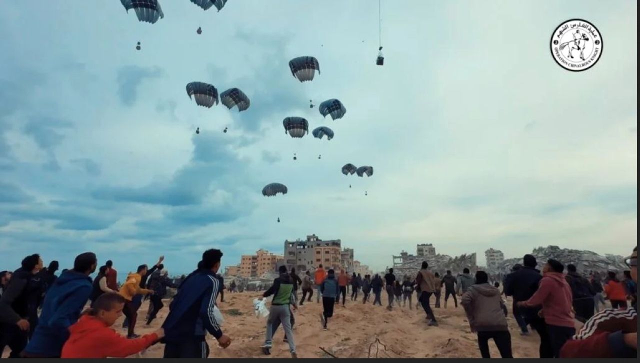 الخليج اليوم .. "طيور الخير" تنفذ الإسقاط الجوي الـ 41 للمساعدات الإنسانية والإغاثية على شمال غزة
