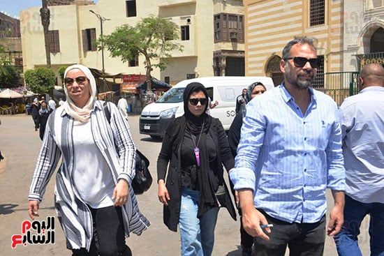 أحمد السعدني ومحمد محمود عبد العزيز في جنازة المخرج عصام الشماع