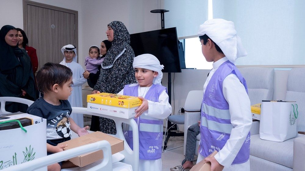 أعضاء البرلمان الإماراتي للطفل و«المتطوع الصغير» يزورون أطفال غزة بمدينة خليفة الطبية و«برجيل»