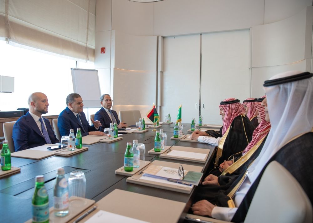 الخريجي يستعرض العلاقات الثنائية مع رئيس حكومة الوحدة الوطنية الليبي