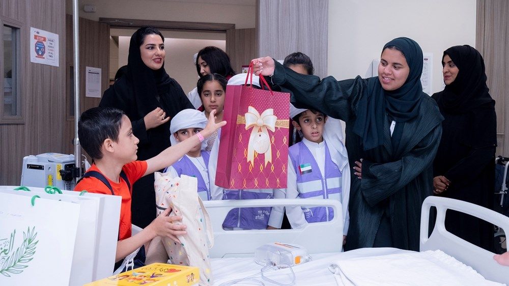 أعضاء البرلمان الإماراتي للطفل و«المتطوع الصغير» يزورون أطفال غزة بمدينة خليفة الطبية و«برجيل»