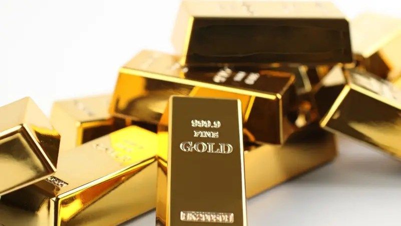 الذهب يتراجع مع صعود الدولار وترقب اجتماع الاحتياطي الاتحادي