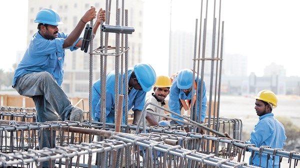 الإمارات: عُمّالنا مصدر فخرنا