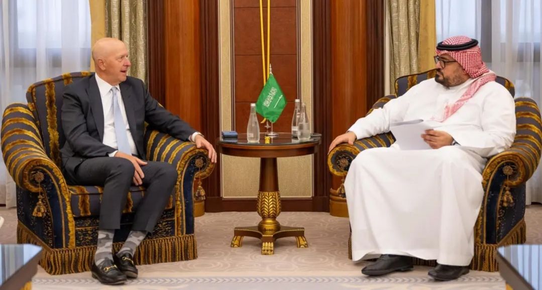 السعودية | وزير الاقتصاد والتخطيط يستعرض مع رئيس مجموعة غولدمان ساكس رحلة التحول الاقتصادي للمملكة ضمن رؤية السعودية 2030