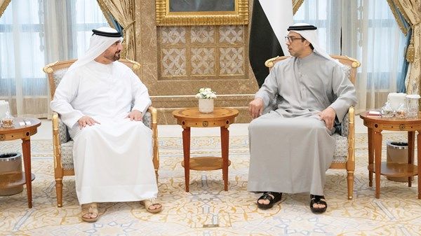 منصور بن زايد وعبدالله بن سالم يبحثان شؤون الوطن والمواطن
