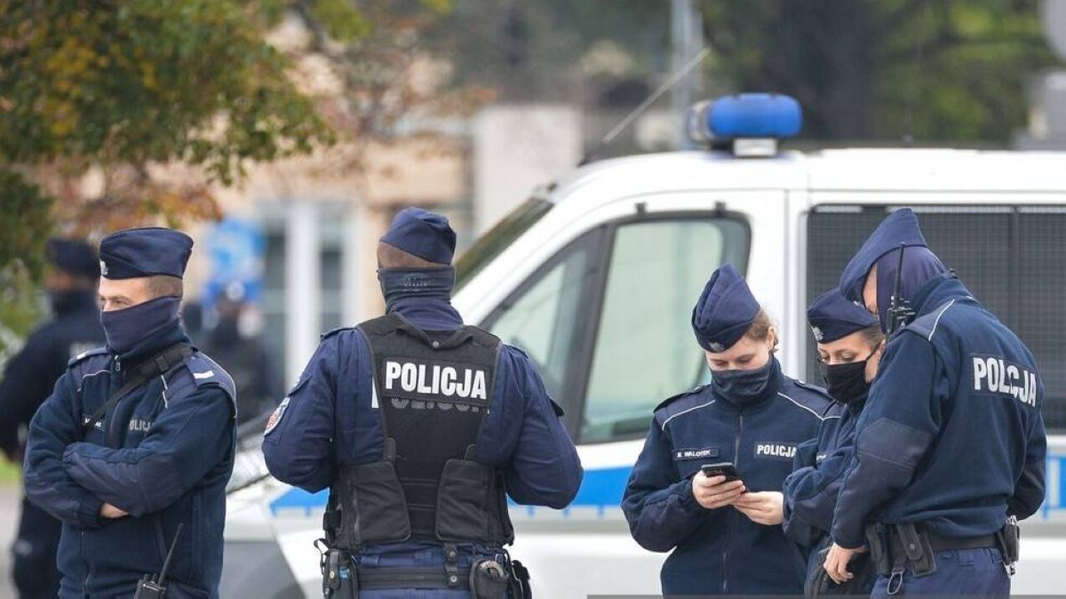بولندا تفتح تحقيقا يرتبط بفساد حزب الله