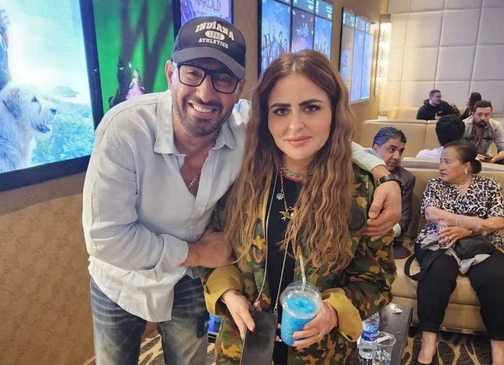 بعد ضجّة طلاقهما.. زوجة أحمد السقا ترافقه في العرض الخاص لفيلمه