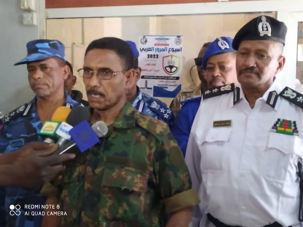 والي ولاية كسلا يتفقد إدارة مرور ولاية كسلا