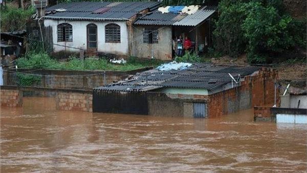 مصرع 37 شخصا في أسوأ فيضانات يشهدها جنوب البرازيل منذ 80 عاما