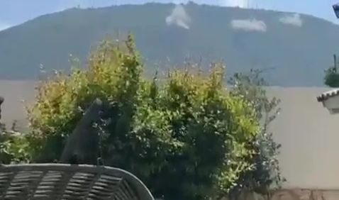 المقاومة تطلق 18 صاروخًا تجاه هدف عسكري إسرائيلي في جبل ميرون