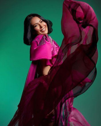 لقاء الخميسي تتألق بفستان رائع من تصميم فؤاد سركيس وهذا سعره- بالصور