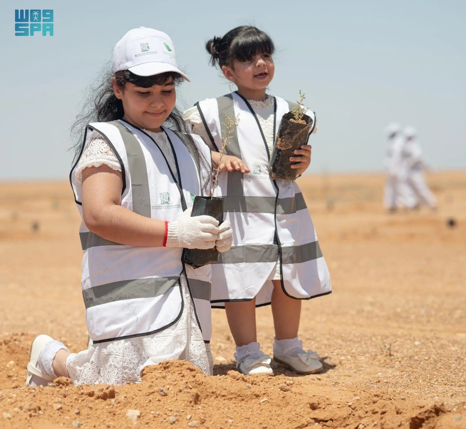 السعودية | هيئة تطوير محمية الملك سلمان تغرس 3000 شتلة بمشاركة مختلف شرائح المجتمع ضمن أسبوع البيئة