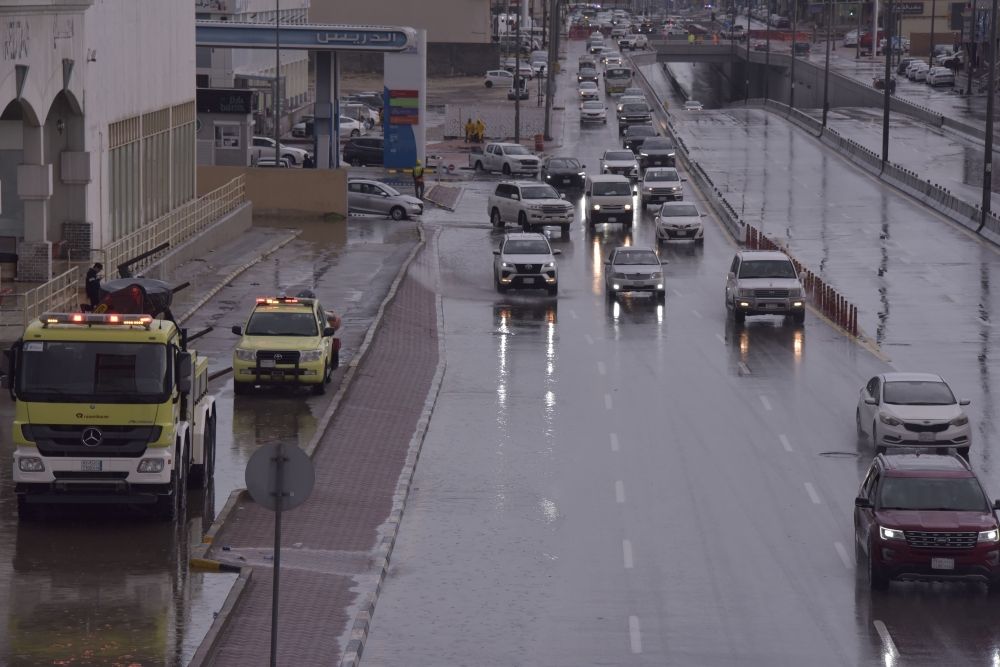 طقس المملكة اليوم.. استمرار هطول الأمطار على أجزاء من المناطق