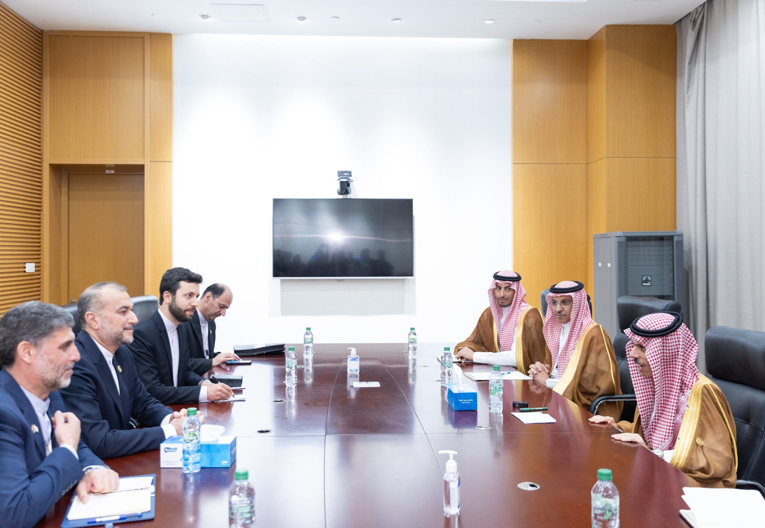 السعودية | وزير الخارجية يلتقي وزير خارجية إيران