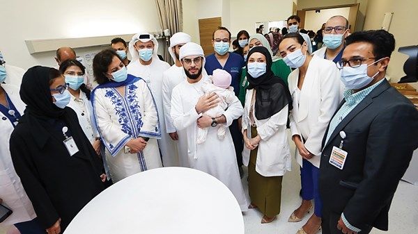 جدة حامل تتبرع بنخاع العظم لإنقاذ حفيدتها الرضيعة