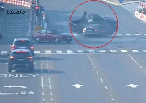 شرطة أبوظبي تبث فيديو لحوادث بسبب تجاوز الإشارة الضوئية الحمراء