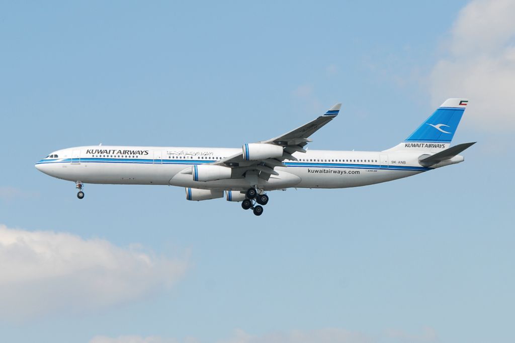 الامارات | امشاجرة نسائية عنيفة بين كويتيات تجبر طائرة على هبوط اضطراري