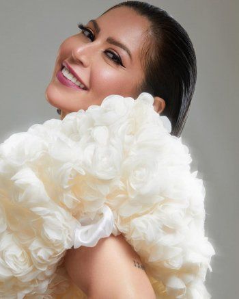 بالصور- لقاء الخميسي تسحر الجمهور بإطلالة رائعة من توقيع فؤاد سركيس..إليكم سعره