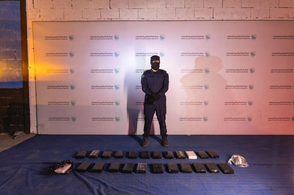 شاهد.. إحباط تهريب أكثر من 27 كلجم من "الكوكايين" بميناء جدة
