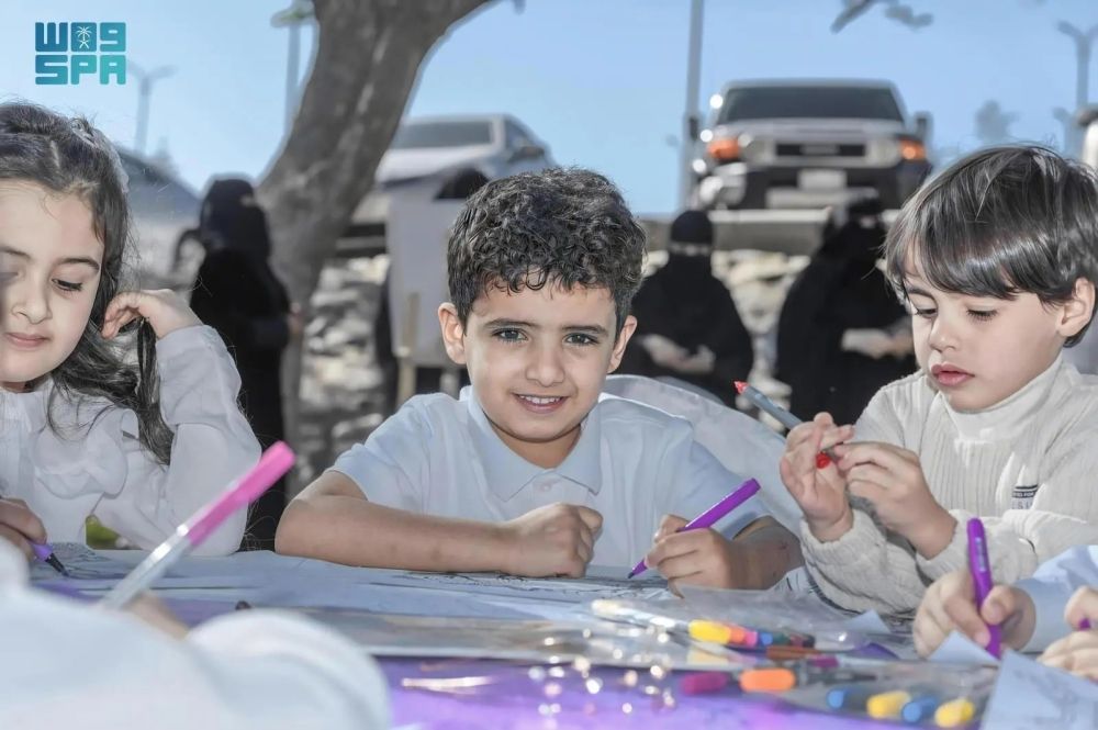 أبها.. 60 طالبًا يوثقون موسم "الجاكرندا" بـ100 عمل فني